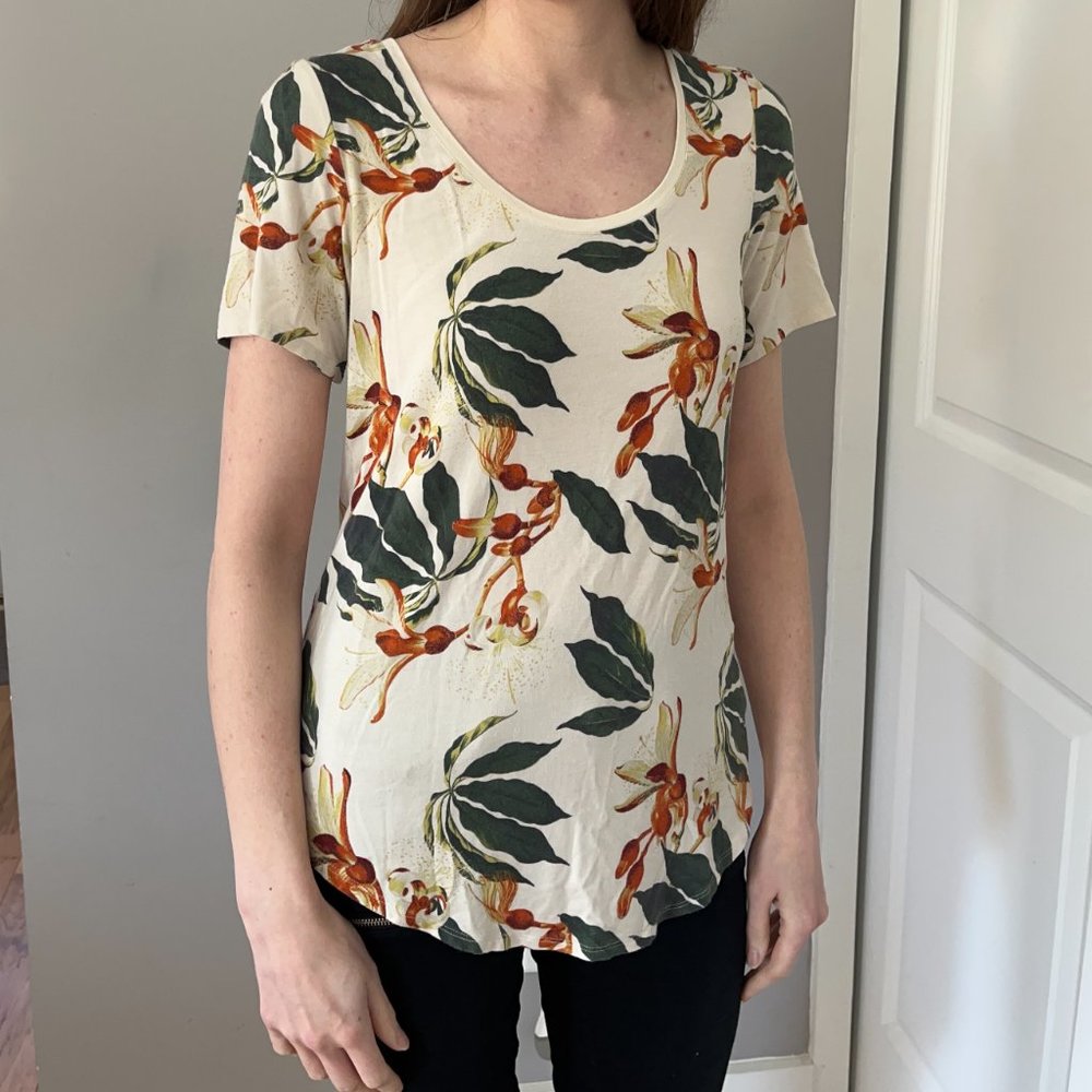 Aritzia Babaton Tropical Floral T-Shirt